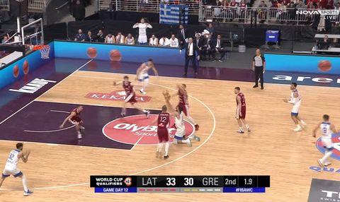 Ο Χουγκάζ σε τρομερό buzzer beater... γονατιστός! (vid)