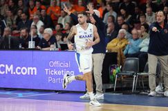 Ο Τολιόπουλος «εκτοξεύει» την καριέρα του έχοντας την... αύρα του Σπανούλη