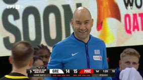 Το χαμόγελο του Σπανούλη προς τους διαιτητές μετά το κερδισμένο challenge του