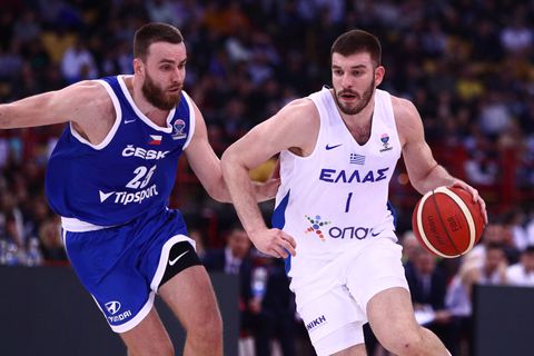 Ο Ρογκαβόπουλος επιστρέφει στη 12άδα της εθνικής Ελλάδας μετά από δύο χρόνια