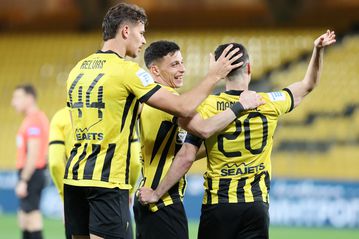 Πόσα χρήματα έχει εξασφαλίσει η ΑΕΚ από το Conference League και πόσα θα πάρει αν αποκλείσει την Τσέλιε