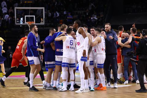 Η Εθνική των «δεν παίζω» και των «βάλε με μέσα»