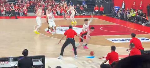 Απίστευτο σκηνικό: Προπονητής έπαιξε άμυνα και έκλεψε την μπάλα σε αγώνα Κίνας-Ιαπωνίας!