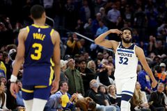 Με τρίποντο του Άντονι-Τάουνς οι Τίμπεργουλβς «σκότωσαν» τους Ουόριορς στο Γκόλντεν Στέιτ (vids)