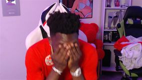 Σοκάρει ο Ντέιβις: «Δεν έχω οικογένεια και η κοπέλα μου δεν μένει μαζί μου, είμαι μόνος κι ένας διάσημος… αποτυχημένος»