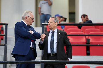 Μπαλτάκος για τις άδειες κερκίδες: «Δεν πάει άλλο, δεν είναι ωραίο θέαμα» - Η ατάκα για τη διαιτησία (vid)