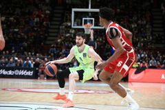 Η Μπαρτσελόνα είχε σούπερ Μπριθουέλα-Πάντερ και σάρωσε την Αρμάνι στο Μιλάνο