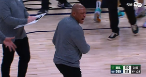 Ο Ντοκ Ρίβερς πάτησε παρκέ και... κυνήγησε τους διαιτητές! (vid)