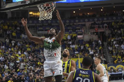 Τεράστιο διπλό της Ζάλγκιρις που «σόκαρε» τη Φενέρμπαχτσε στην Κωνσταντινούπολη