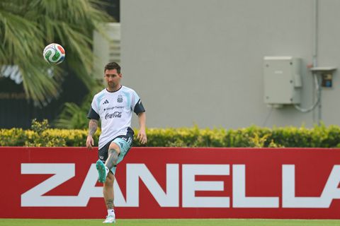 Ο Σκαλόνι αποκάλυψε αν ο Μέσι θα αγωνιστεί στο Μουντιάλ 2026