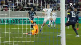 «Άγγιξε» το 1-0 η Εθνική με το σκαφτό του Δουβίκα
