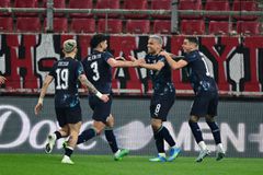 Με ωραίο φάουλ του Γκόμεζ η Παραγουάη πήρε προβάδισμα