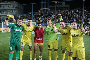 Οι πανηγυρισμοί των παικτών του Παναιτωλικού μετά την εξασφάλιση της παραμονής στη Stoiximan Superleague (gallery&vid)