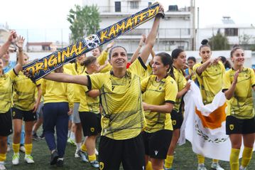 Ιστορική στιγμή για την ΑΕΚ, κατέκτησε το πρώτο της πρωτάθλημα στο ποδόσφαιρο γυναικών (gallery/vids)