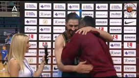 Η... έκρηξη αγάπης του Θανάση στον Καμπερίδη! (vid)