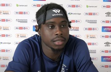 «Προπονούμασταν σε ένα χωράφι για σκύλους και μας έκαναν παρατήρηση οι ιδιοκτήτες»: Η απίστευτη ιστορία της Λούτον από τον παίκτη που την ζει από την 5η κατηγορία!