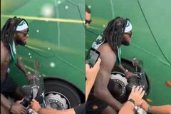 Ο Λεσόρ έφυγε από το ΟΑΚΑ με... σκουτεράκι και αποθεώθηκε