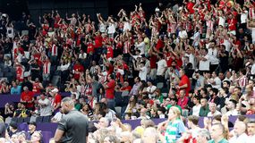 Αδιανόητη ταλαιπωρία για 200 Έλληνες που ακόμη δεν επέστρεψαν από το Final Four (vid)