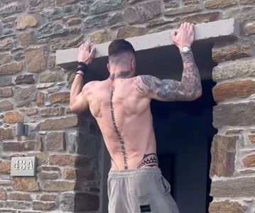 Ο Πασχαλάκης κάνει μονόζυγο... όπου βρει (vids)