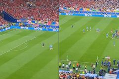 Χαμός στο Βέλγιο: Οι οπαδοί γιούχαραν μετά την ισοπαλία με την Ουκρανία και ο Ντε Μπρόινε έκανε νόημα στους παίκτες να μην τους χειροκροτήσουν (vid)