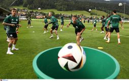 Η «τιμωρία» του Αλόνσο στον συνεργάτη του και τα γκολ στον κουβά! (gallery)