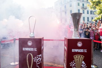 Χαμός και στην Κέρκυρα για τις ευρωπαϊκές κούπες του Ολυμπιακού (pics)