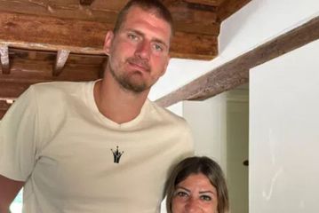 Απίστευτο και όμως αληθινό: Ιδιοκτήτρια ξενοδοχείου φωτογραφήθηκε με τον Γιόκιτς χωρίς να γνωρίζει ποιος είναι