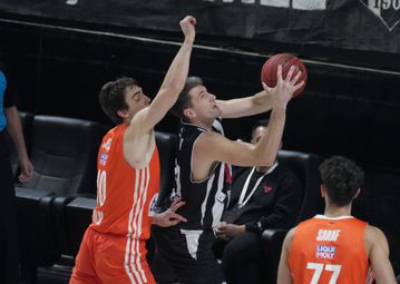 Στη Ζάλγκιρις ο Ντάστιν Σλίβα