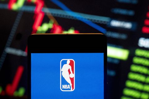 H Warner Bros μήνυσε το NBA