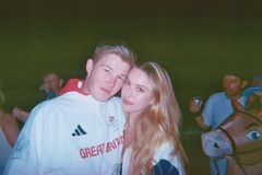 Η κόρη του Στιβ Τζομπς παντρεύτηκε τον Ολυμπιονίκη αγαπημένο της – Η πολυτελής τελετή