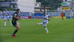 Ο Χουτεσιώτης αποκρούει το δυνατό σουτ του Μαρτίνεθ