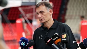 Μπαρτζώκας: «Δεν θα πάρουμε παίκτη επειδή πιέζουν τα social media» (vid)