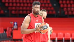 Ολυμπιακός: Ποιος είναι ο Νίκος Οκεκουόγεν που συμμετέχει στην προετοιμασία των ερυθρολεύκων