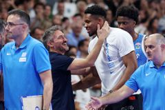 Ποτσέκο: «Ο μόνος τρόπος να σταματήσω τον Γιάννη είναι με... σκοπευτή»