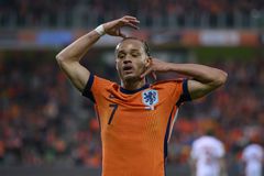 Η Τότεναμ προσπαθεί να «αρπάξει» τον Σίμονς από την Τσέλσι