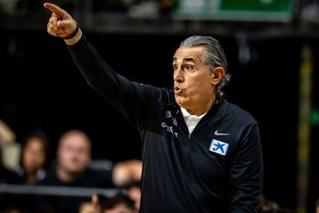 Σκαριόλο: «Δεν πιστεύω ότι ο κόσμος του μπάσκετ είναι χαζός, είμαι χαρούμενος με τους παίκτες μου»