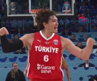 Το φοβερό... ankle-breaker τρίποντο του Οσμάν που ξεσήκωσε όλο το γήπεδο! (vid)