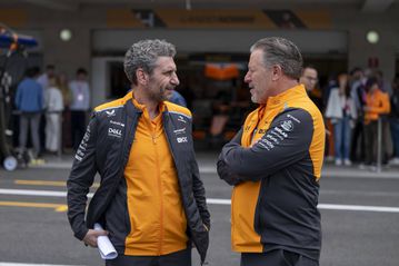 Στη McLaren άρχισαν να ανησυχούν από την άνοδο του Φερστάπεν και της Red Bull