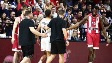 Η στιγμή που το ιατρικό τιμ των «ερυθρολεύκων» έσπευσε να βοηθήσει τον ΜακΚάλουμ (vid)