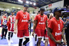 Η ΠΑΕ Ολυμπιακός συνεχάρη την ομάδα του μπάσκετ για την κατάκτηση του Stoiximan Super Cup