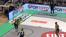 Με αδιανόητο Buzzer Beater η Τόφας νίκησε την Φενέρμπαχτσε (vid)