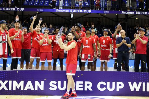 Ο Ολυμπιακός κατέκτησε το 4ο σερί Super Cup με σούπερ Ντόρσεϊ και Βεζένκοφ (vid)