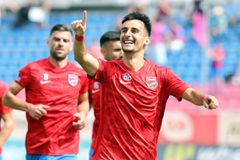 Το έφερε... τούμπα κόντρα στον Παναργειακό και πάτησε κορυφή ο Πανιώνιος