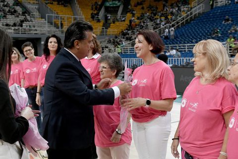Ο Παναθηναϊκός τίμησε 12 γυναίκες που νίκησαν τον καρκίνο του μαστού