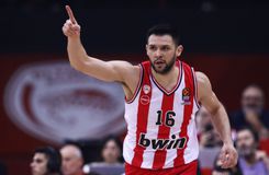 Που θα δείτε Μακάμπι - Ολυμπιακός, τα υπόλοιπα ματς της EuroLeague και τον αγώνα του Τσιτσιπά με τον Ρούνε