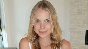 Η «πιο καυτή οπαδός της F1» έφτιαξε προσομοιωτή αγώνων στο σαλόνι της! (pics)