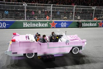 Μια ροζ Cadillac από 400.000 Lego έκλεψε την παράσταση στο GP του Λας Βέγκας