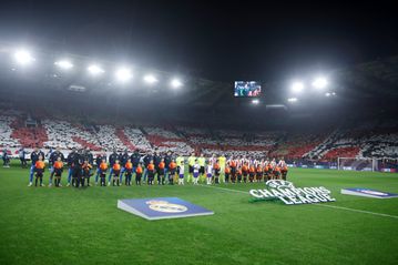 Η εκρηκτική ατμόσφαιρα και το χειροκρότημα στο φινάλε: Η παρακάμερα από το Ολυμπιακός - Ρεάλ Μαδρίτης (vid)