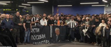 Χαμός στο Βελιγράδι για τον Ομπράντοβιτς: Χιλιάδες οπαδοί της Παρτίζαν τον περιμένουν στο αεροδρόμιο (live video)