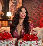 Σε γιορτινή διάθεση η Ιβάνα Κνoλ (pics)